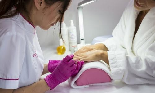 manicure curativa ed estetica